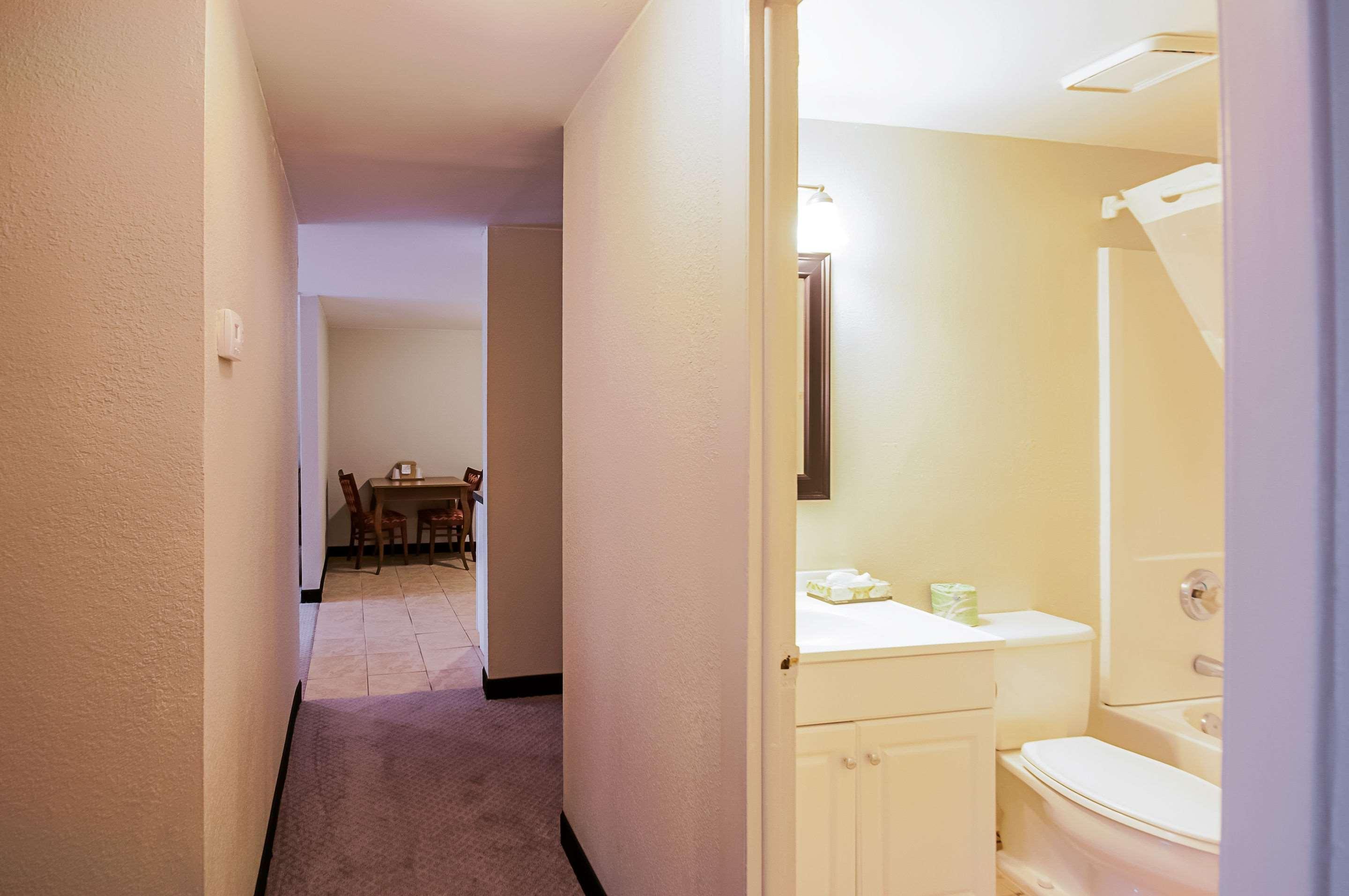 וודברידג' Quality Inn Near Potomac Mills מראה חיצוני תמונה