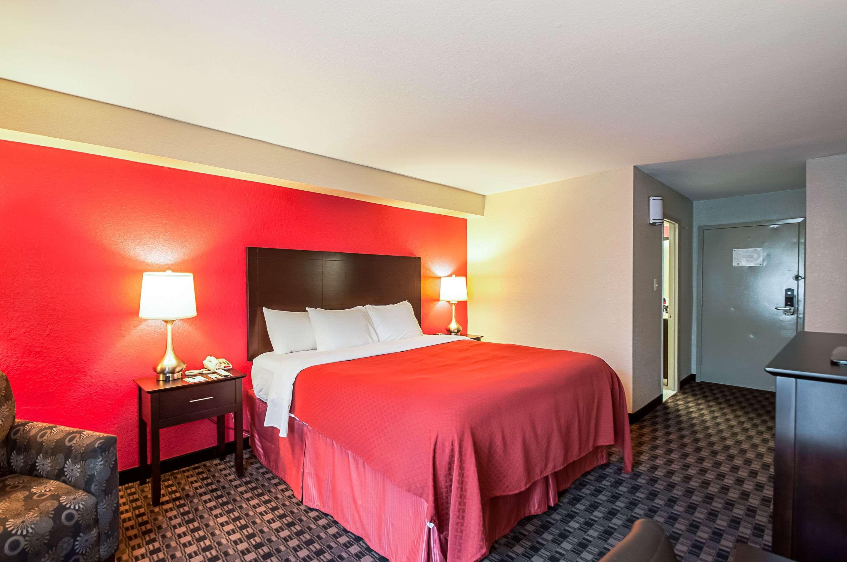 וודברידג' Quality Inn Near Potomac Mills מראה חיצוני תמונה