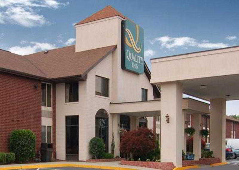 וודברידג' Quality Inn Near Potomac Mills מראה חיצוני תמונה