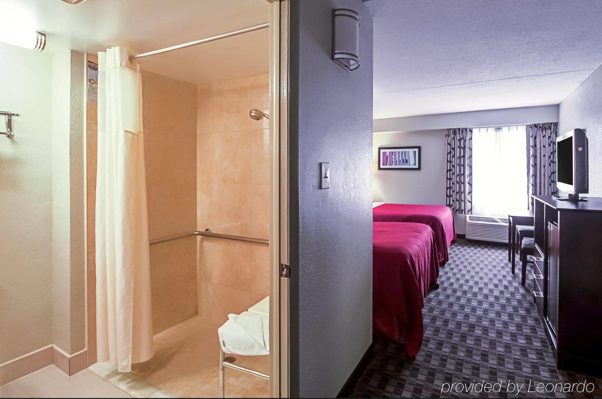 וודברידג' Quality Inn Near Potomac Mills מראה חיצוני תמונה
