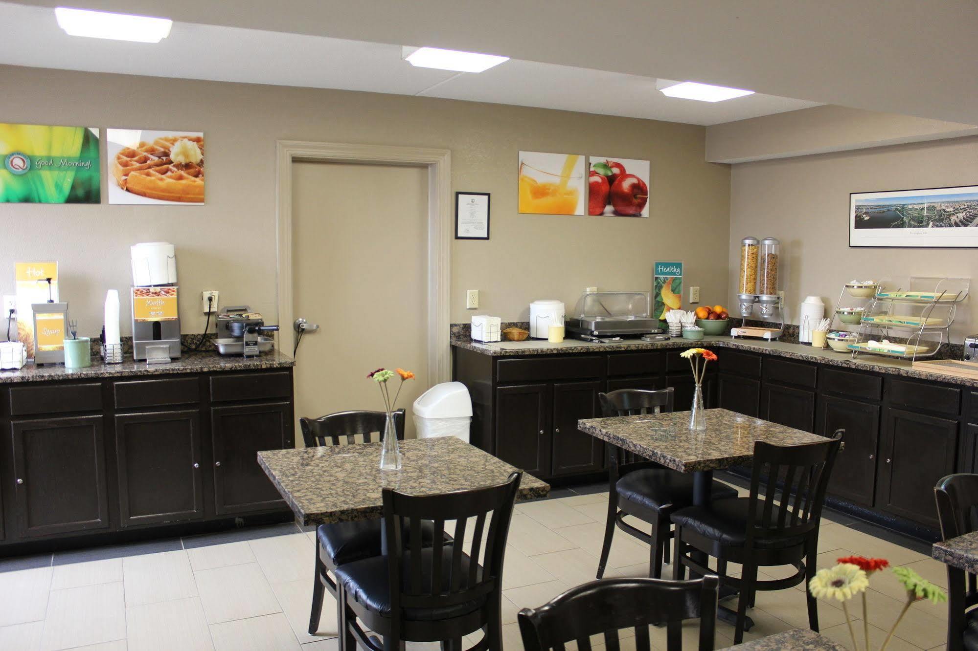וודברידג' Quality Inn Near Potomac Mills מראה חיצוני תמונה