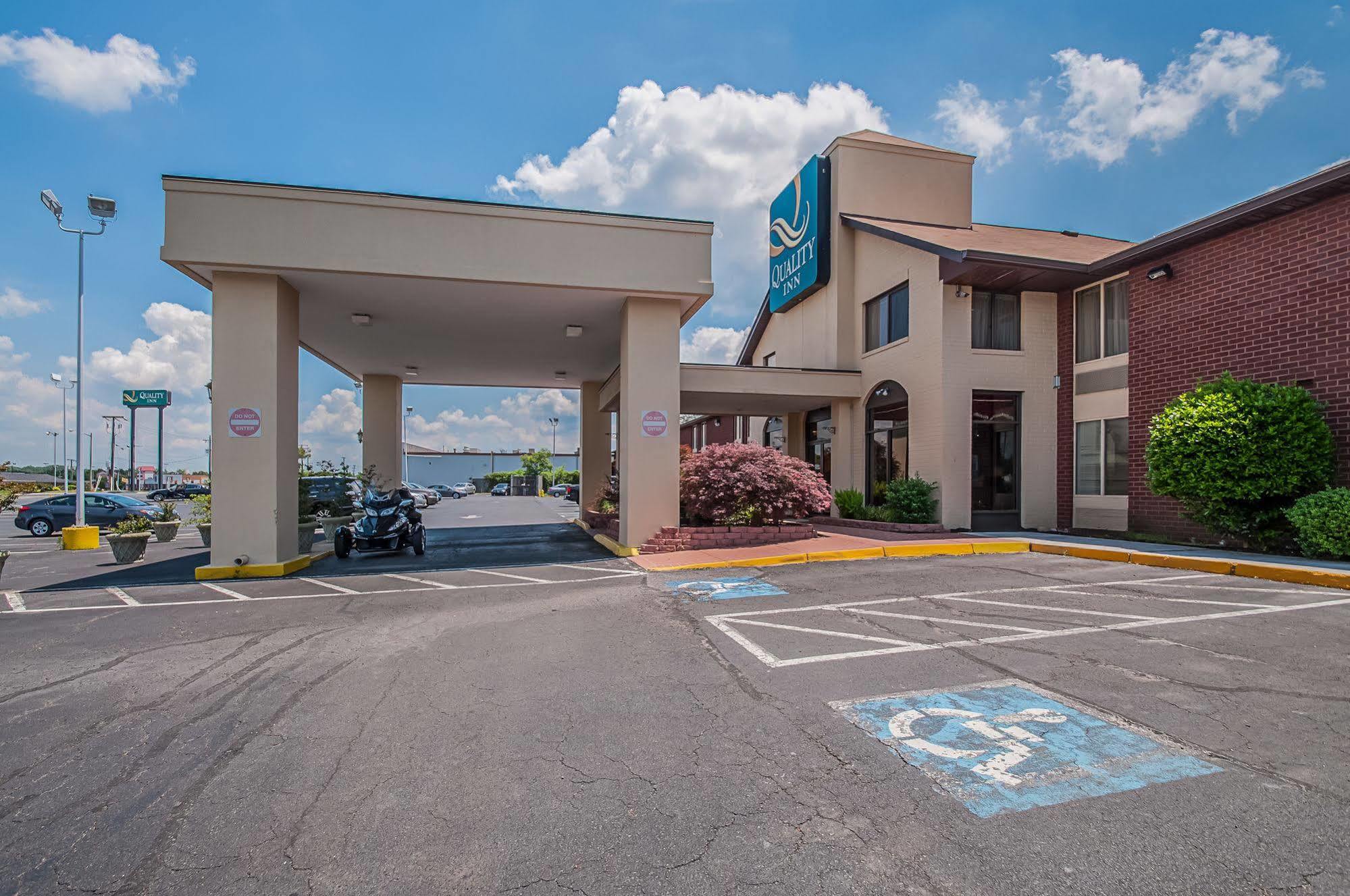 וודברידג' Quality Inn Near Potomac Mills מראה חיצוני תמונה