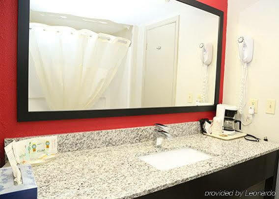 וודברידג' Quality Inn Near Potomac Mills מראה חיצוני תמונה